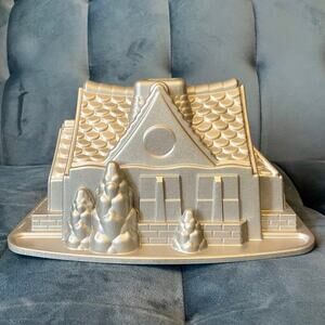 Nordic Ware Gingerbread House Heavy Duty Cake Mold Christmas Cottage Bundt